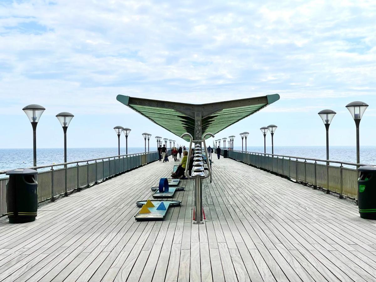 Sea View Family Stay By Beach Gym & Parking ボーンマス エクステリア 写真