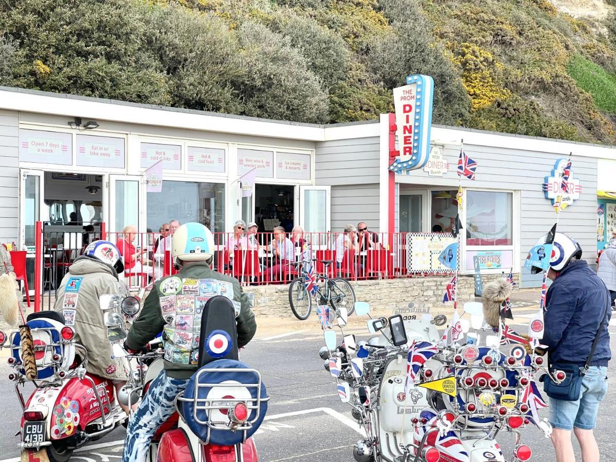 Sea View Family Stay By Beach Gym & Parking ボーンマス エクステリア 写真