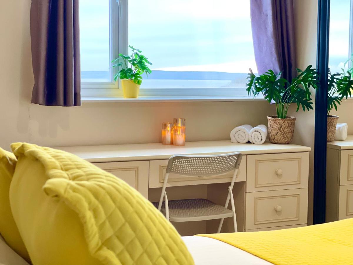 Sea View Family Stay By Beach Gym & Parking ボーンマス エクステリア 写真