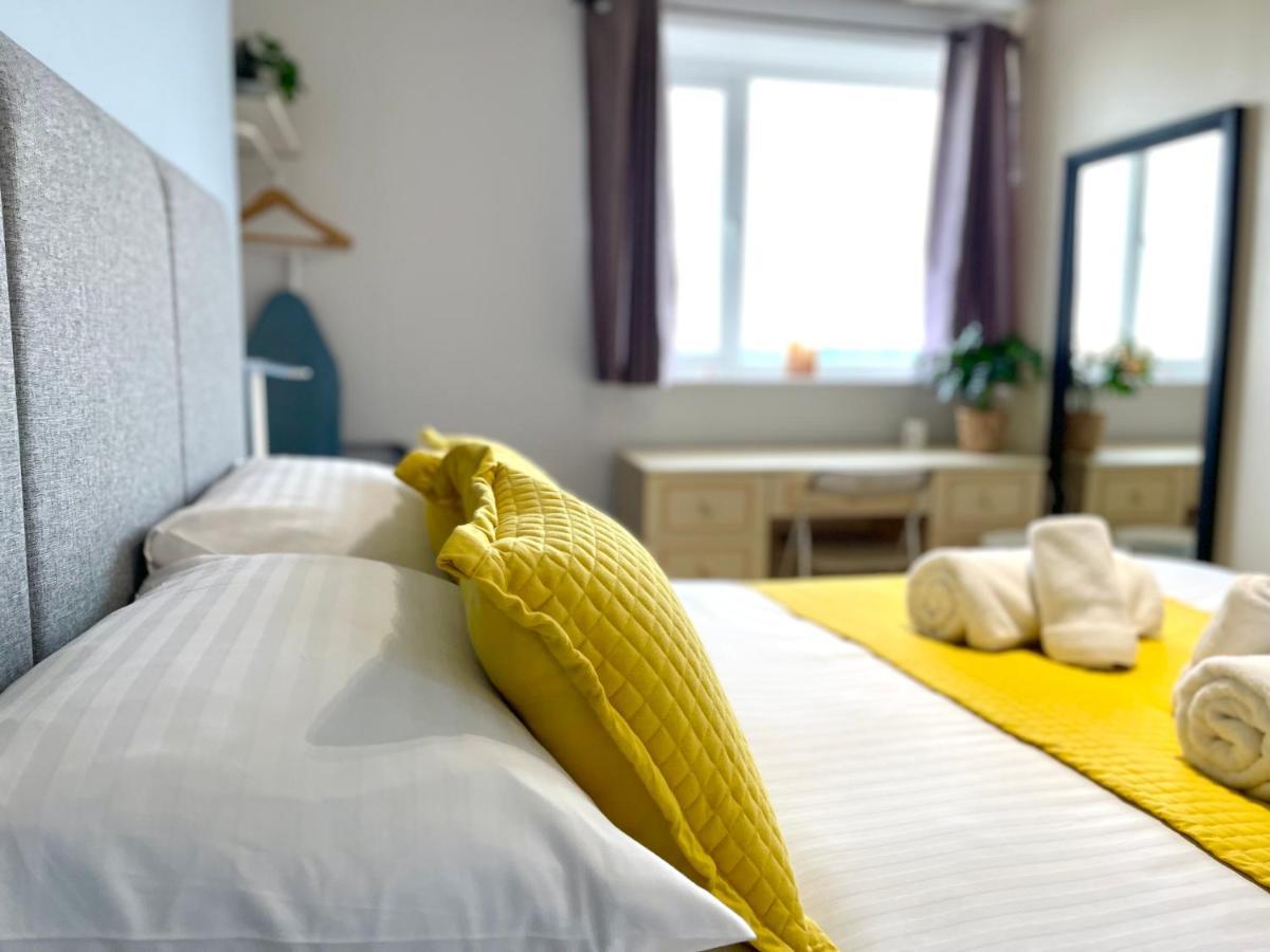 Sea View Family Stay By Beach Gym & Parking ボーンマス エクステリア 写真