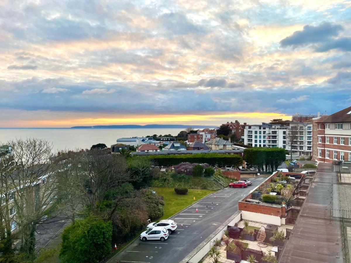 Sea View Family Stay By Beach Gym & Parking ボーンマス エクステリア 写真